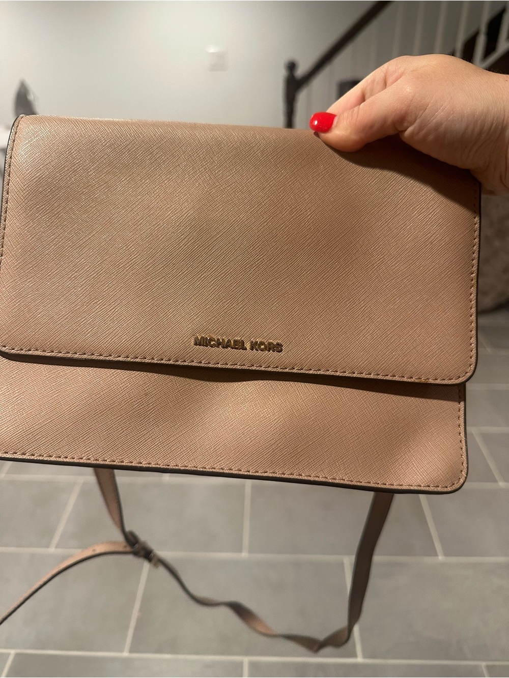 MICHAEL KORS Blush Crossbody Bag - Sleek Leather Shoulder Purse